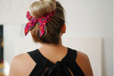 Chouchou Noeud Giulia Imprimé Fleuri Rose, Rouge et Violet 2
